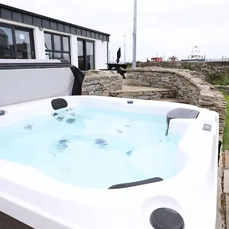 בית נופש Harbour View - Sleeps 26 Guests *