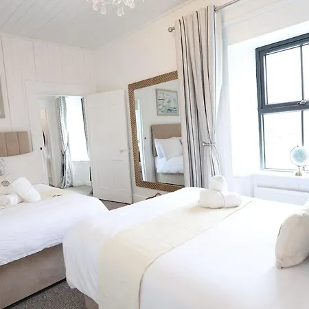 בית נופש Harbour View - Sleeps 26 Guests ליסקאנור