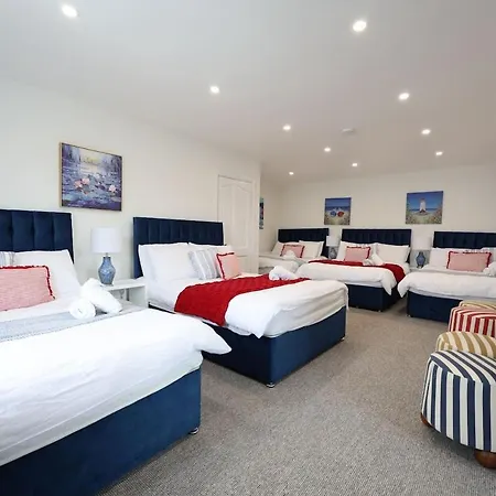 Harbour View - Sleeps 26 Guests בית נופש