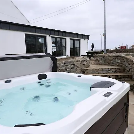 Harbour View - Sleeps 26 Guests