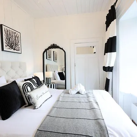 בית נופש Harbour View - Sleeps 26 Guests
