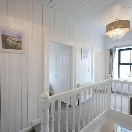 Harbour View - Sleeps 26 Guests בית נופש