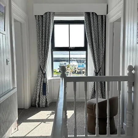 Harbour View - Sleeps 26 Guests