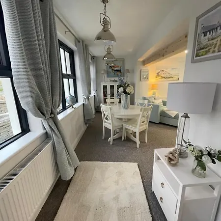 Harbour View - Sleeps 26 Guests בית נופש *