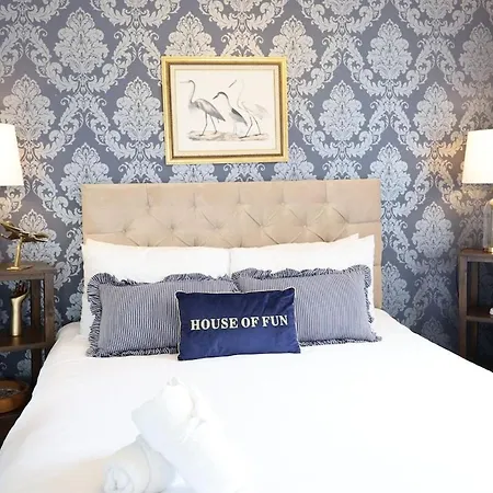 Harbour View - Sleeps 26 Guests Semesterbostad
