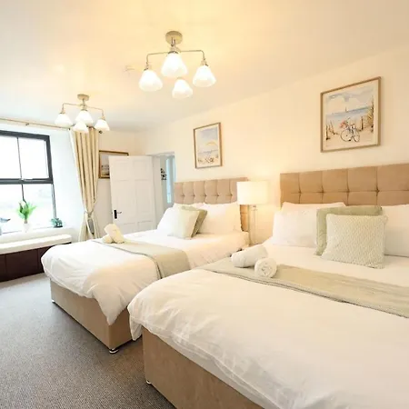 בית נופש Harbour View - Sleeps 26 Guests ליסקאנור