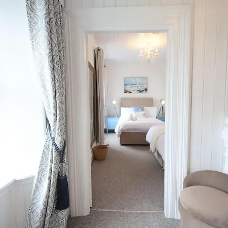 Harbour View - Sleeps 26 Guests * ליסקאנור