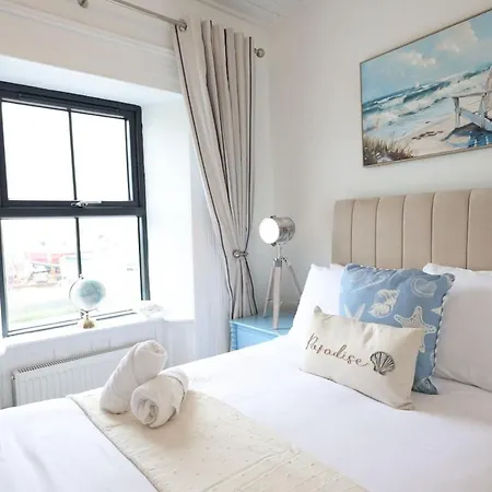 Harbour View - Sleeps 26 Guests * ליסקאנור
