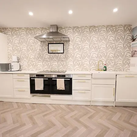 Harbour View - Sleeps 26 Guests *