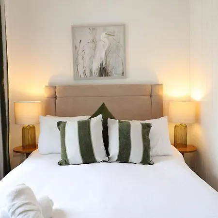 Harbour View - Sleeps 26 Guests