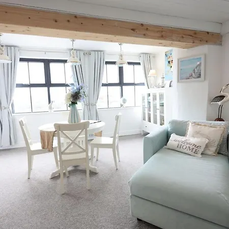 Harbour View - Sleeps 26 Guests