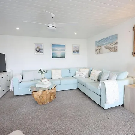 Harbour View - Sleeps 26 Guests בית נופש *