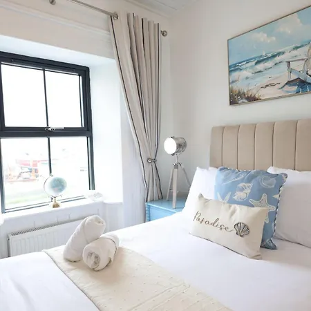 בית נופש Harbour View - Sleeps 26 Guests ליסקאנור