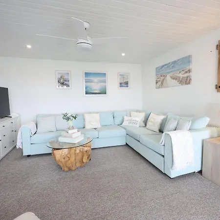 Harbour View - Sleeps 26 Guests