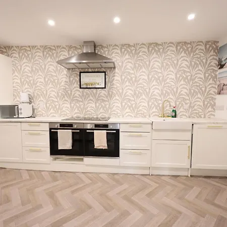 Harbour View - Sleeps 26 Guests *