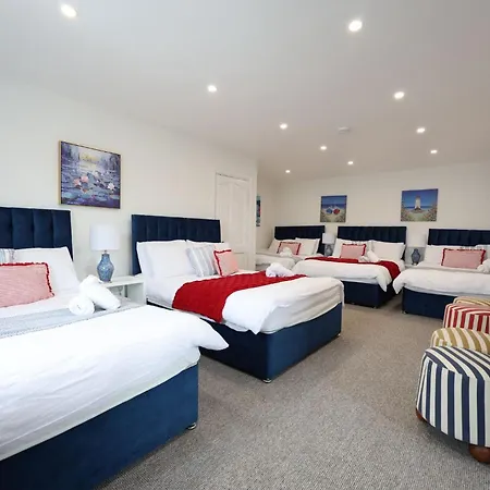 בית נופש Harbour View - Sleeps 26 Guests